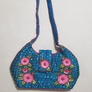 Vintage floral beaded hand bag